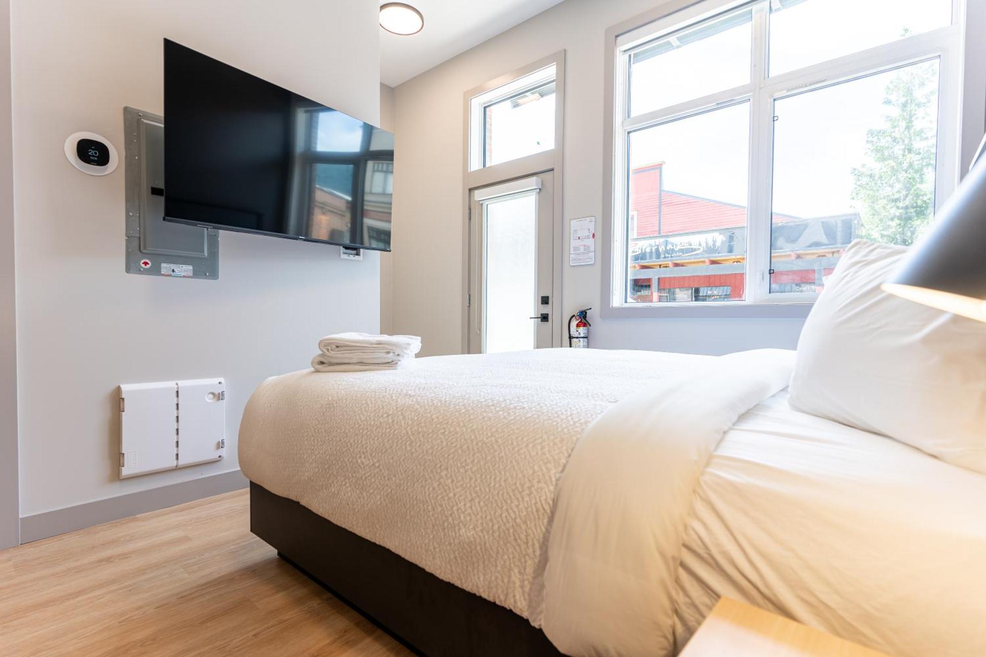 Basecamp Suites Revelstoke Room photo