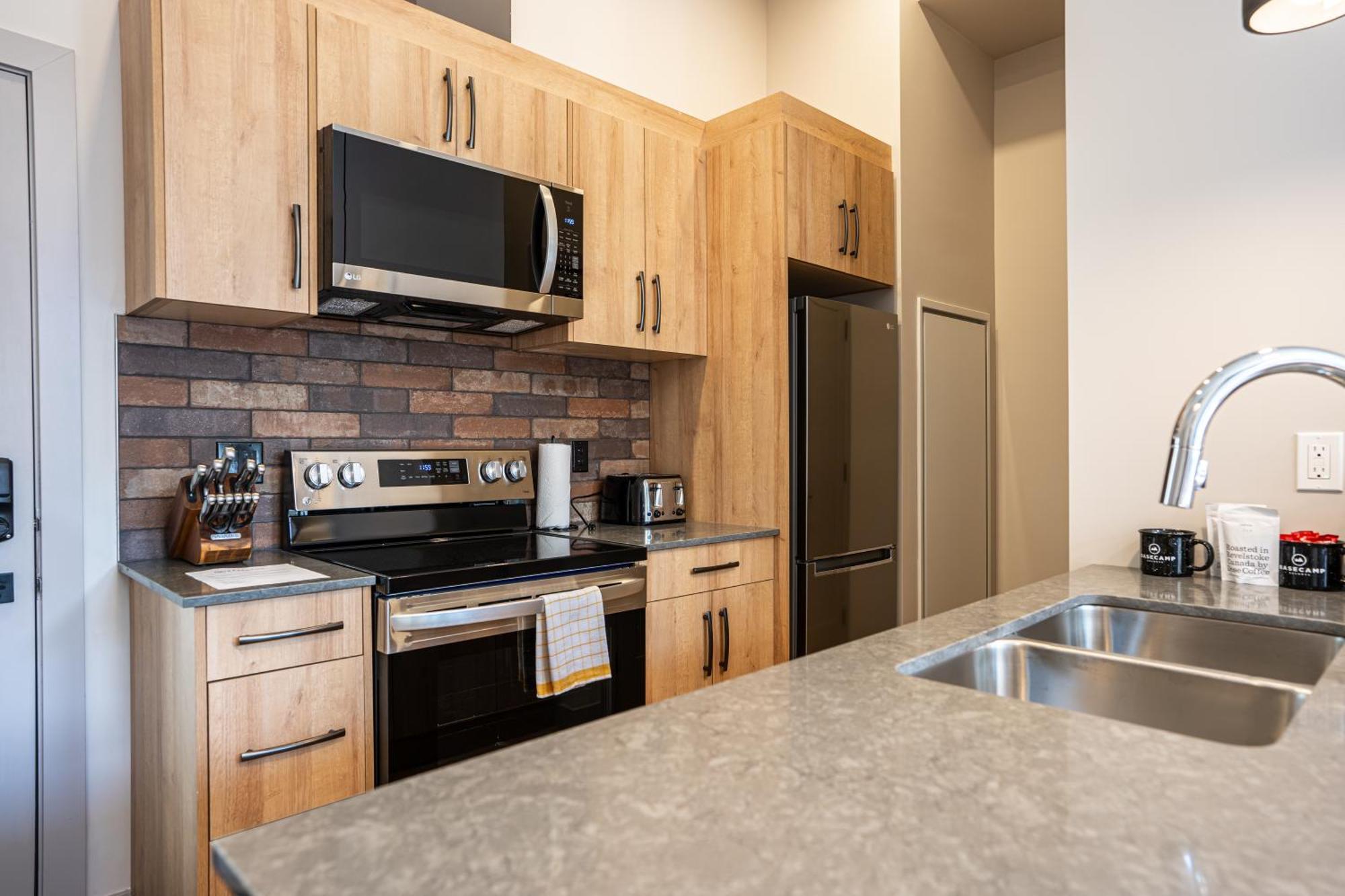 Basecamp Suites Revelstoke Exterior photo