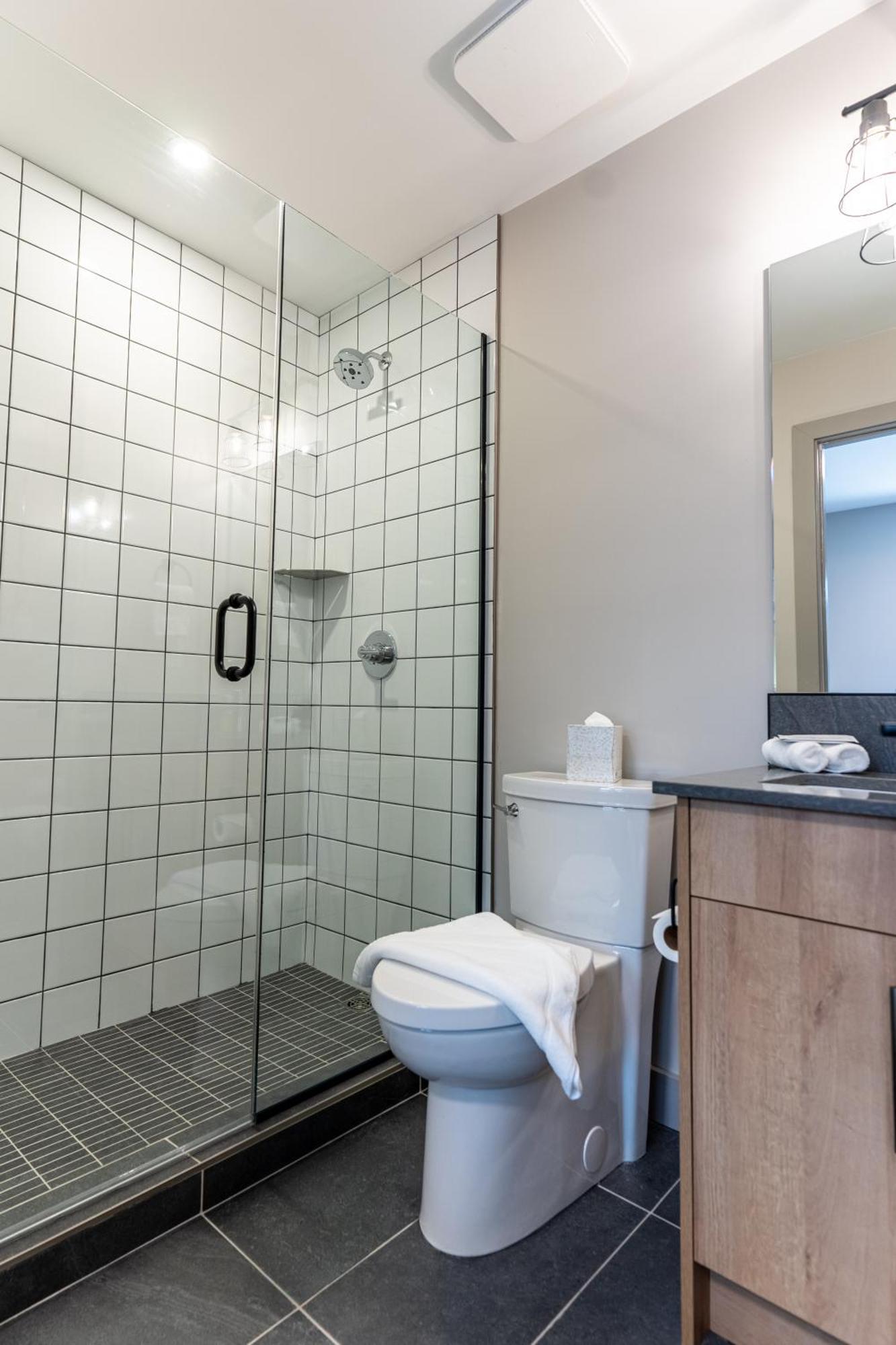 Basecamp Suites Revelstoke Room photo