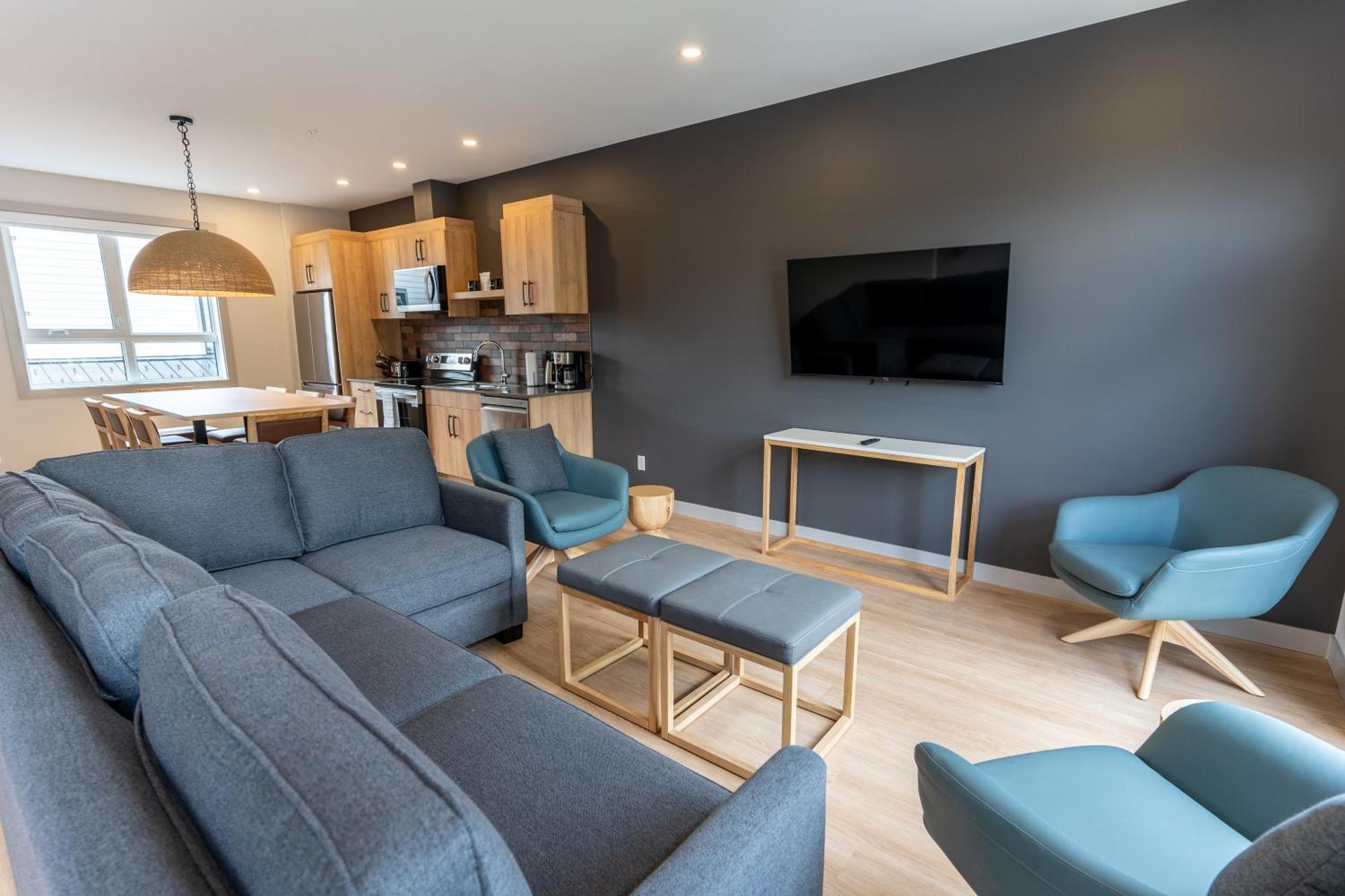 Basecamp Suites Revelstoke Exterior photo