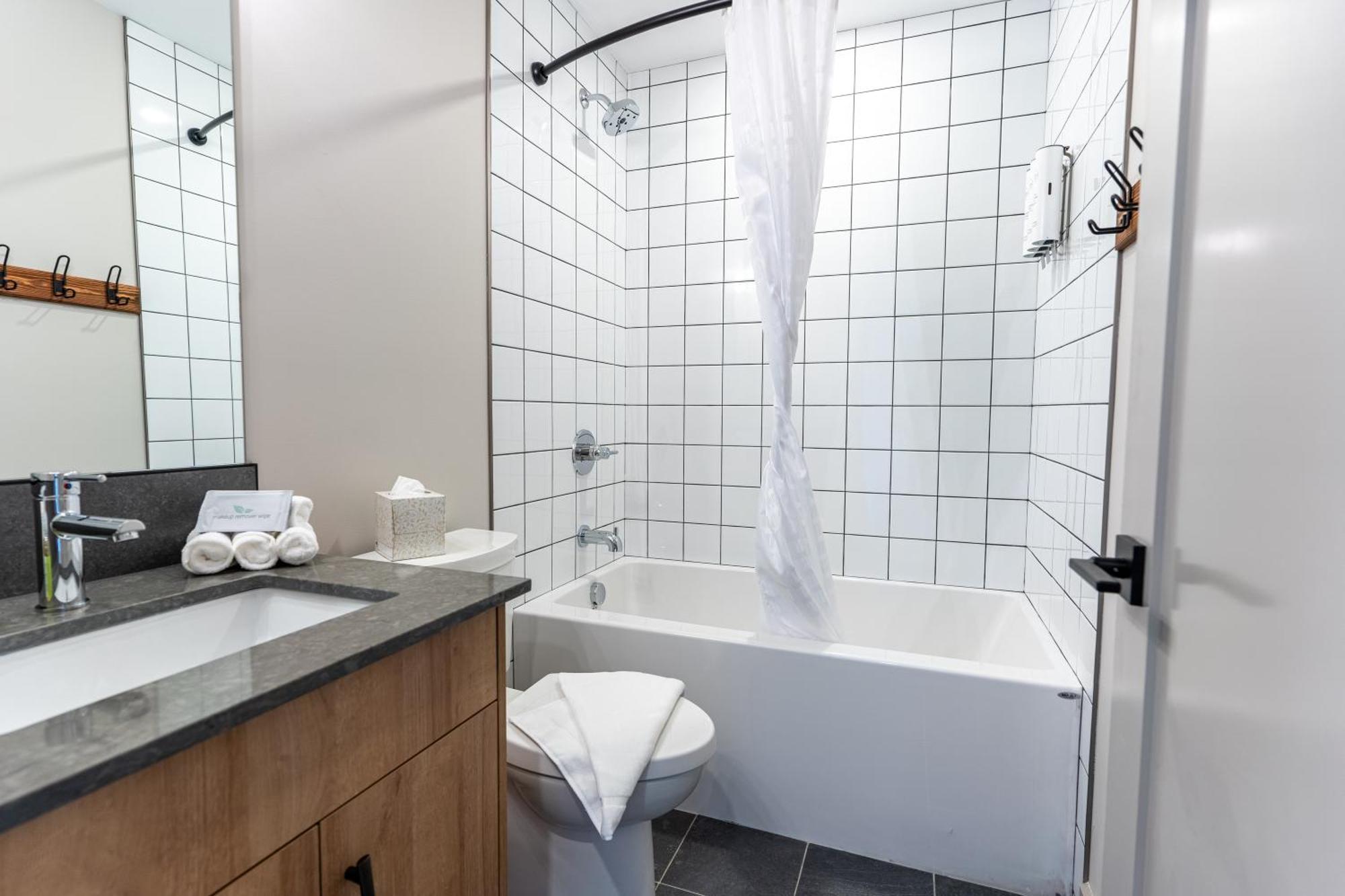 Basecamp Suites Revelstoke Exterior photo
