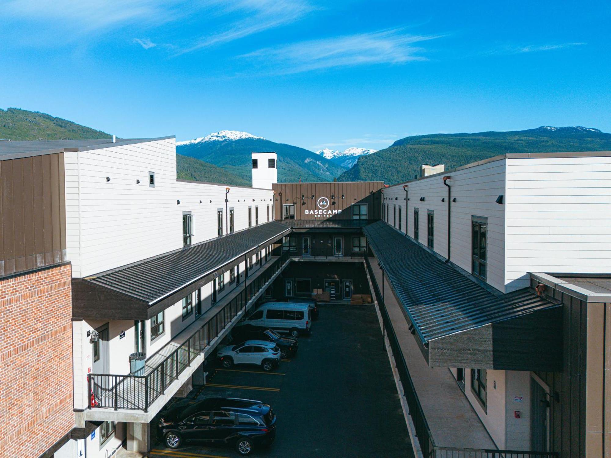 Basecamp Suites Revelstoke Exterior photo