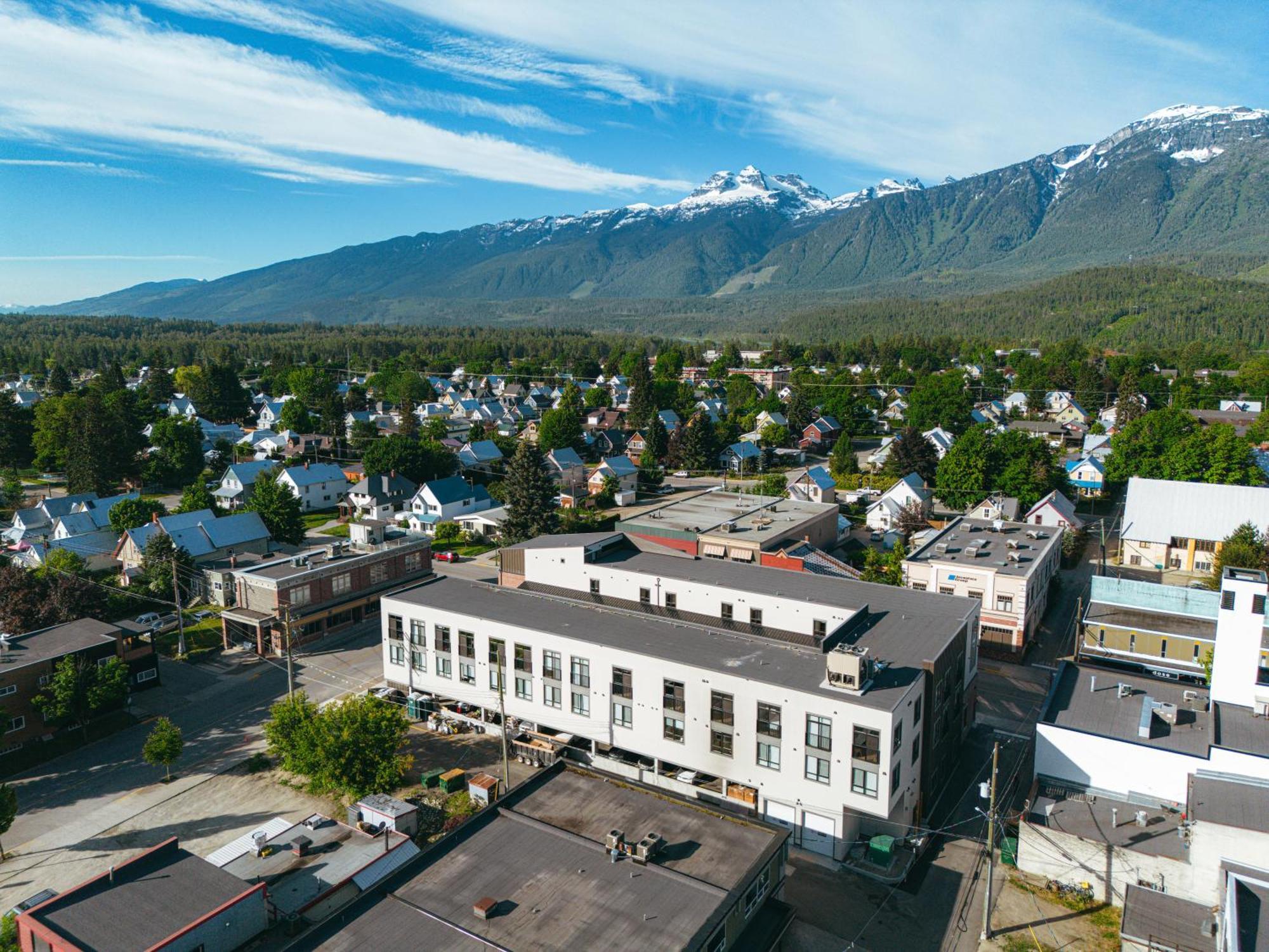 Basecamp Suites Revelstoke Exterior photo