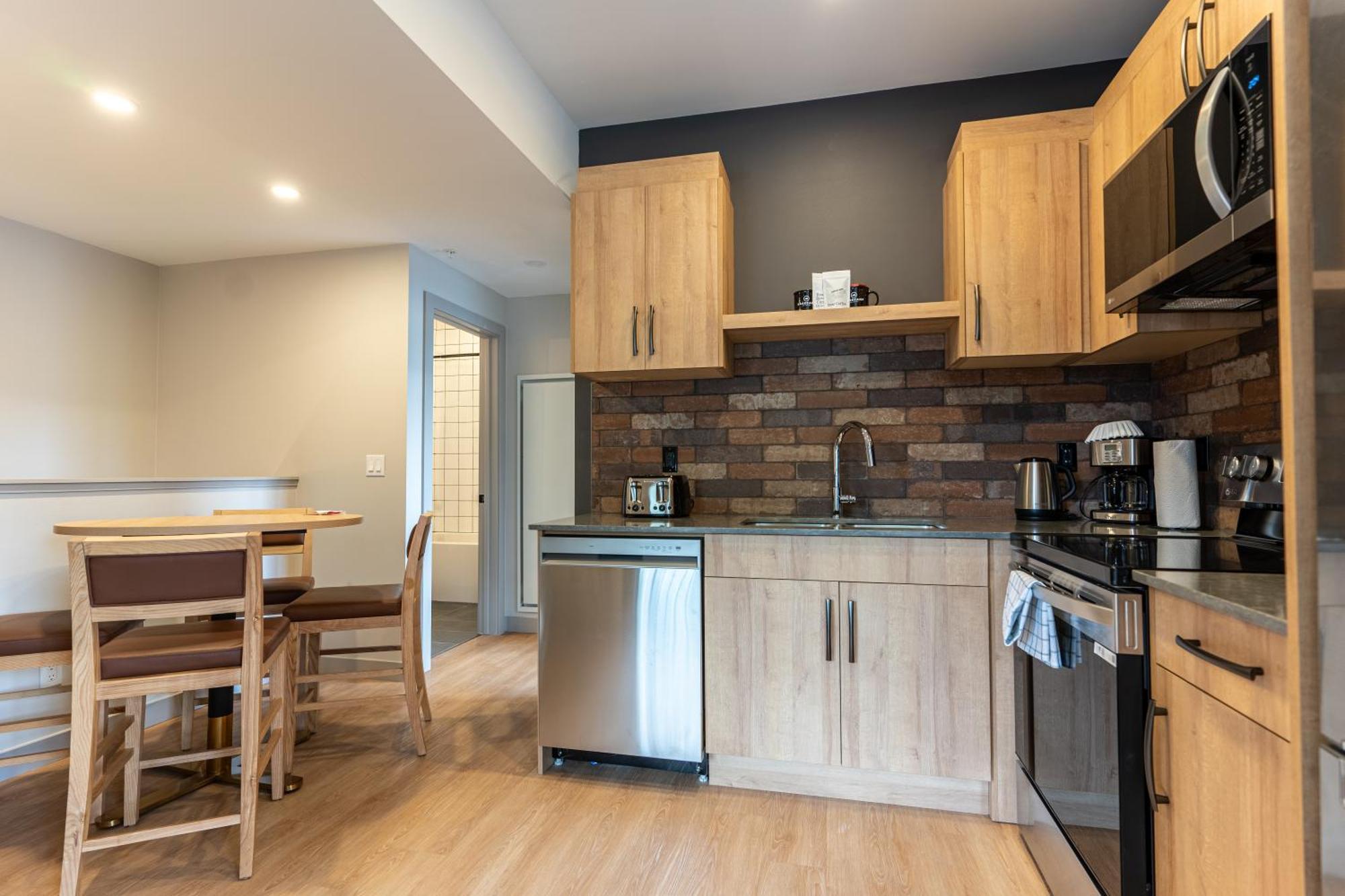 Basecamp Suites Revelstoke Room photo