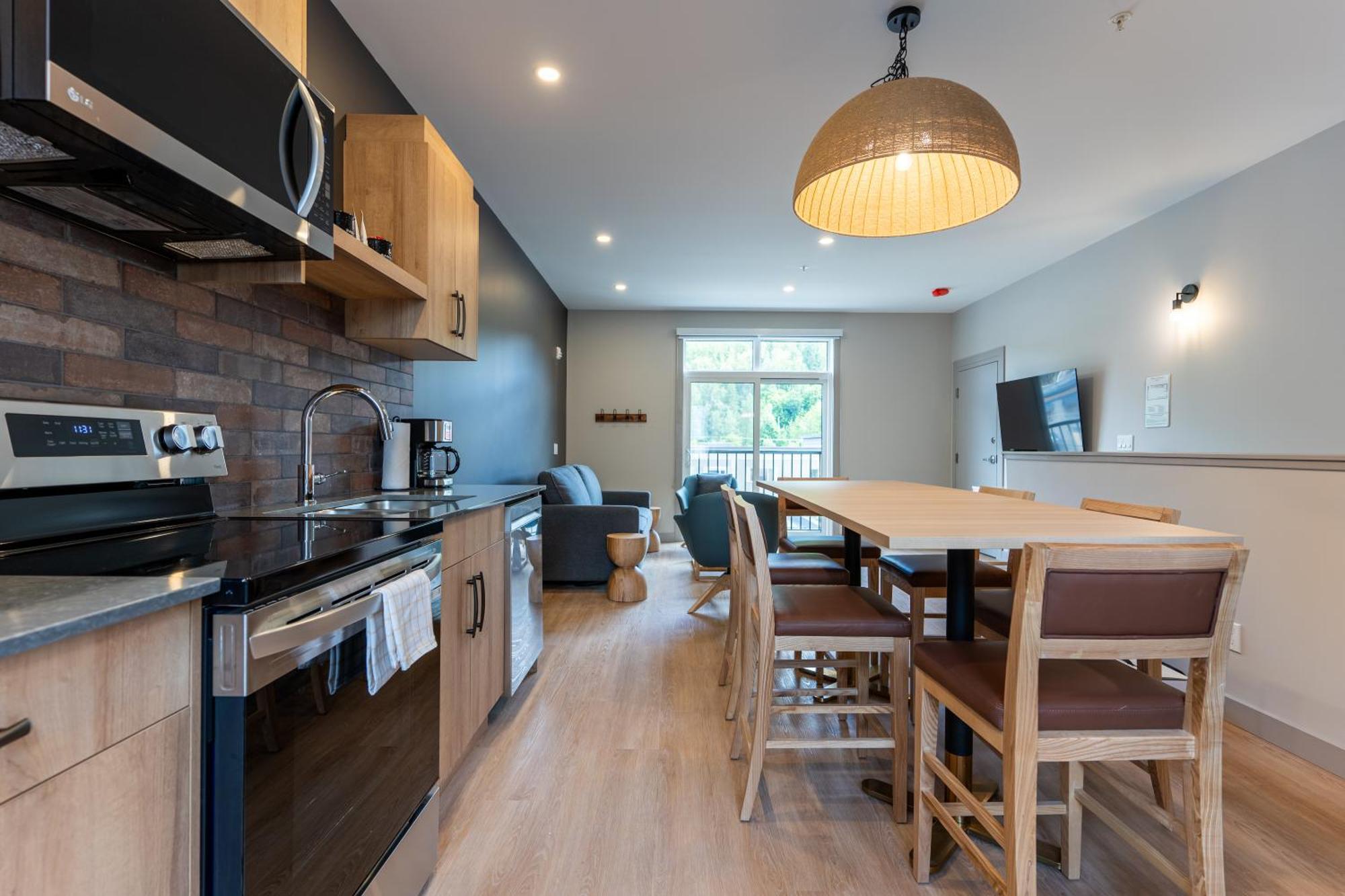 Basecamp Suites Revelstoke Exterior photo