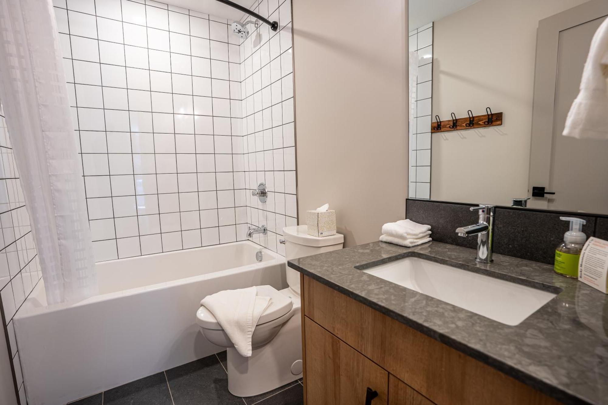 Basecamp Suites Revelstoke Exterior photo