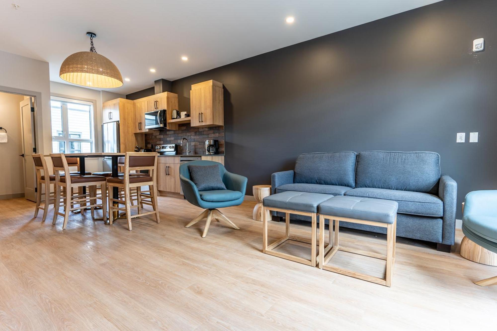 Basecamp Suites Revelstoke Exterior photo