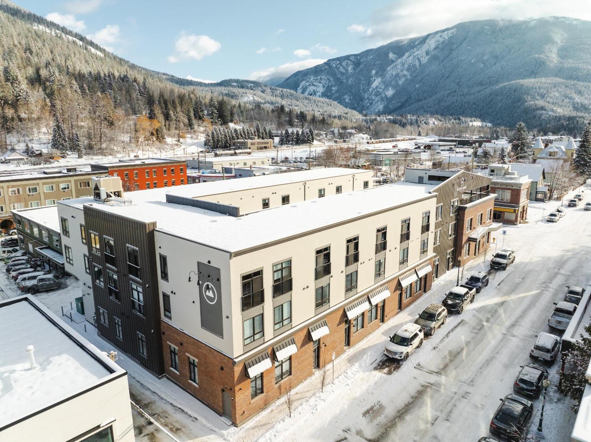 Basecamp Suites Revelstoke Exterior photo