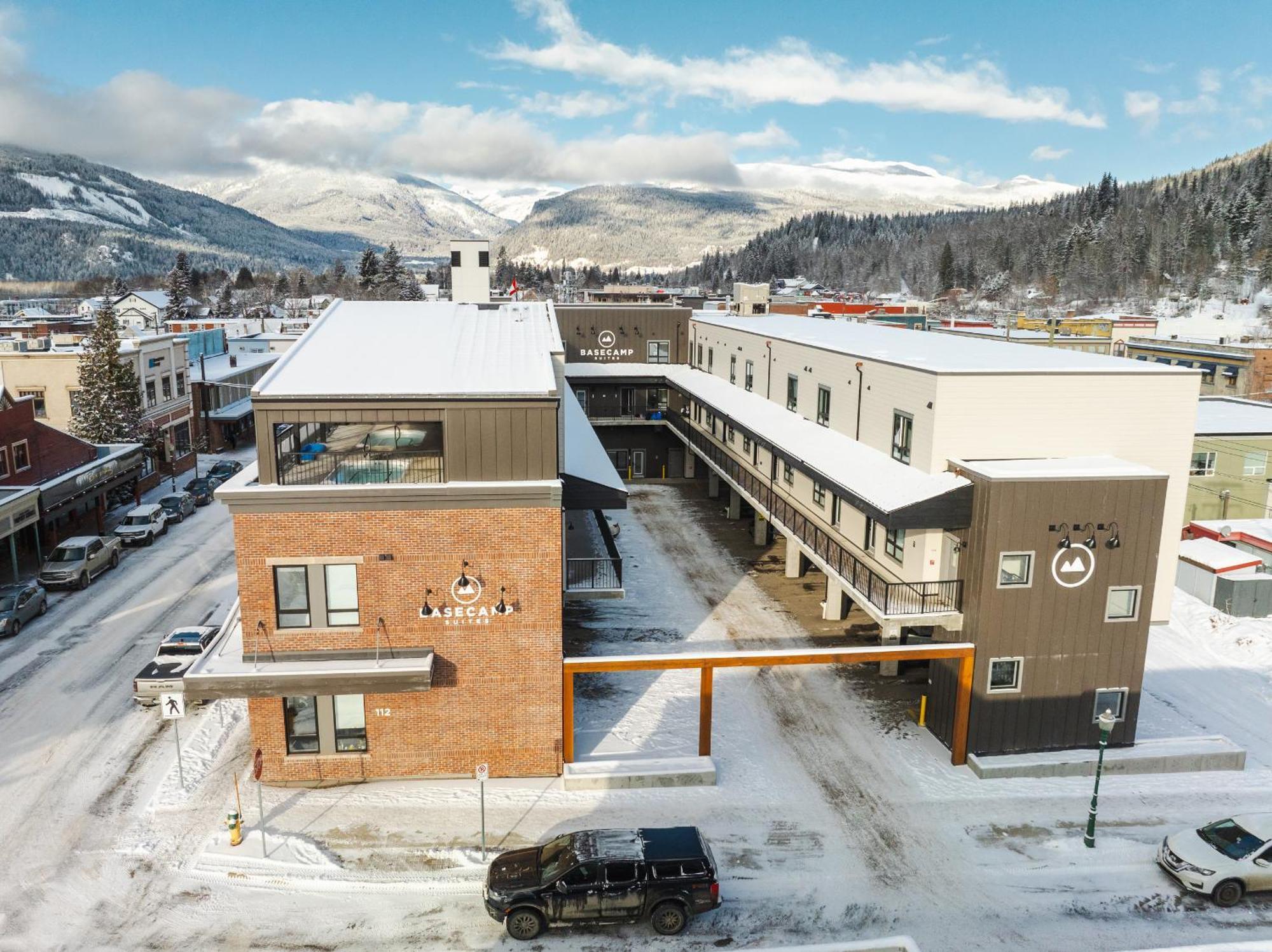 Basecamp Suites Revelstoke Exterior photo